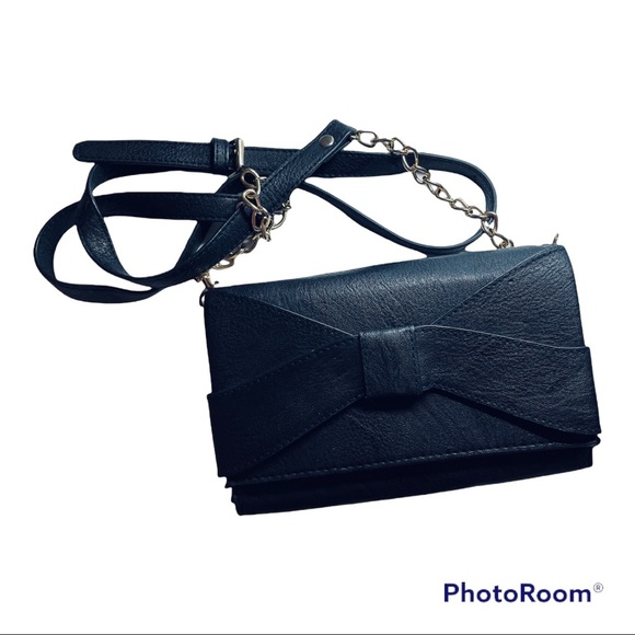 Neiman Marcus Handbags - NWT NEIMAN MARCUS Black and Gold Crossbody w/ Bow